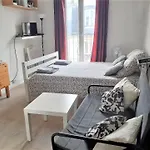 Appartement Entier Avec Balcon A Paris Plein Sud.