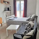 Appartement Entier Avec Balcon A Paris Plein Sud.