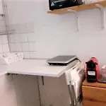 Appartement Entier Avec Balcon A Paris Plein Sud.