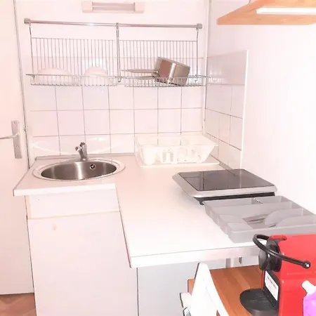 Entier Avec Balcon A Plein Sud. Parigi